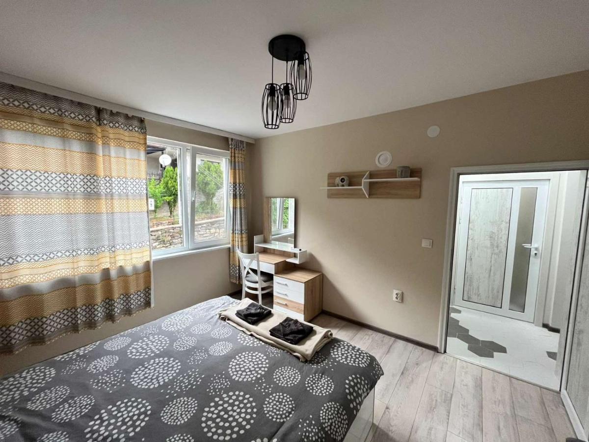 Apartment Enina เวลีคอเทอร์โนโว ภายนอก รูปภาพ